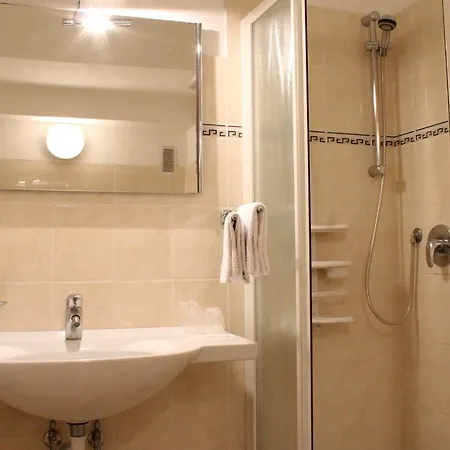 Alexandra Hotel 3*