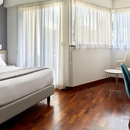 Alexandra Hotel 3*