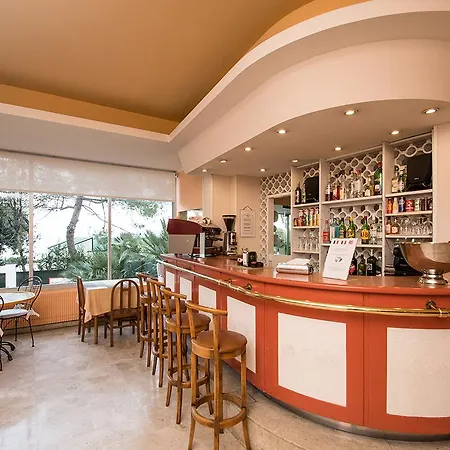 Alexandra Hotel 3*
