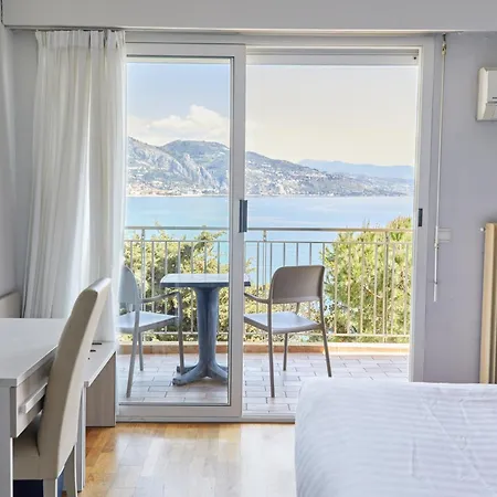 亚历山德拉酒店 3*