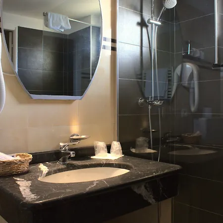 Alexandra Hotel 3*