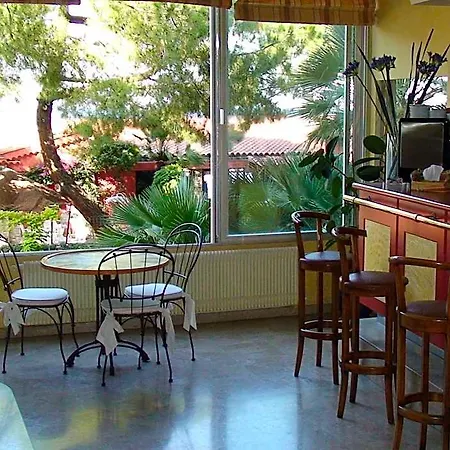 Alexandra Hotel 3*